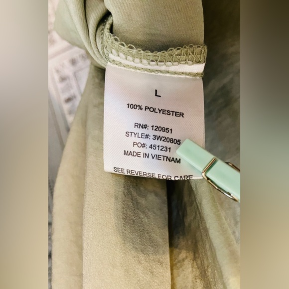🍀NWT Oak&Olive Sz-L Light, Soft, Flowing Fabric- Beautiful Neutral Soft Green🍀 - Picture 12 of 16
